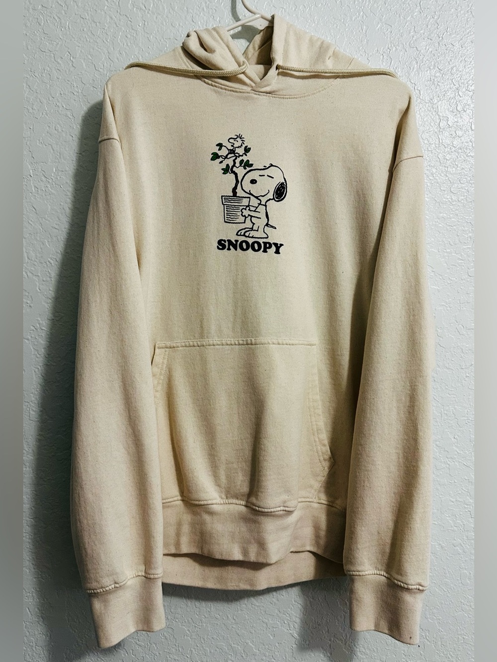 Peanuts Cream Snoopy Graphic Crewneck Sweater